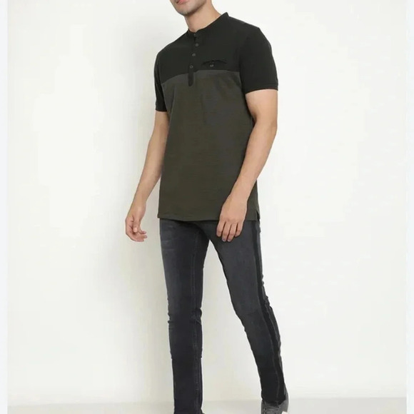 Guess  men’s T Shirt - Picture 1 of 7